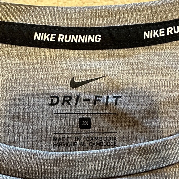 Nike Running Men's Heather Gray Short Sleeve Tee - Picture 2 of 9